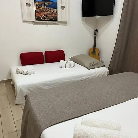 Casa Vacanza Al Centro Di Napoli A' Fenestrella Exterior foto